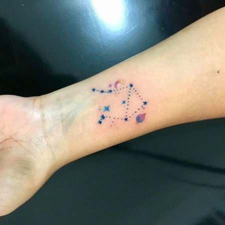 Тату созвездие весы