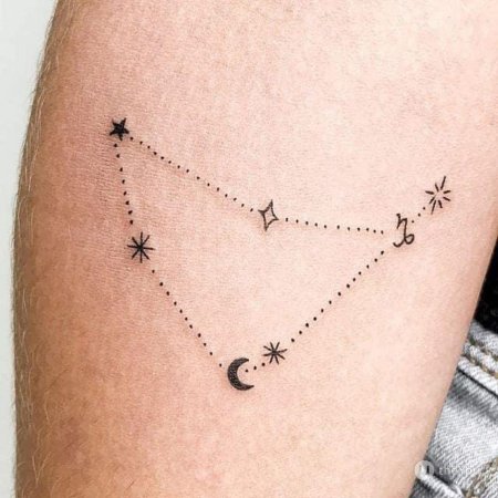 Тату созвездие козерога