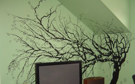 Рисунок дерева на стене