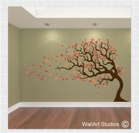 Декоративное дерево на углу стены