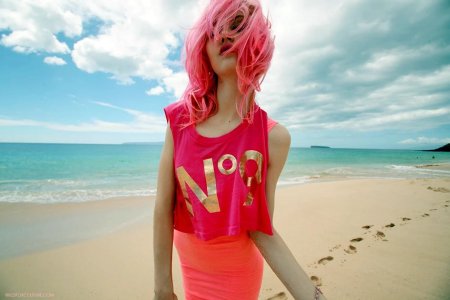 Девочки с розовыми волосами