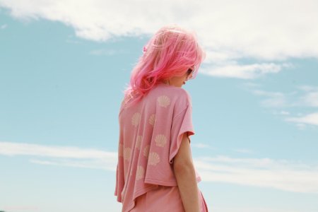 Розовые волосы