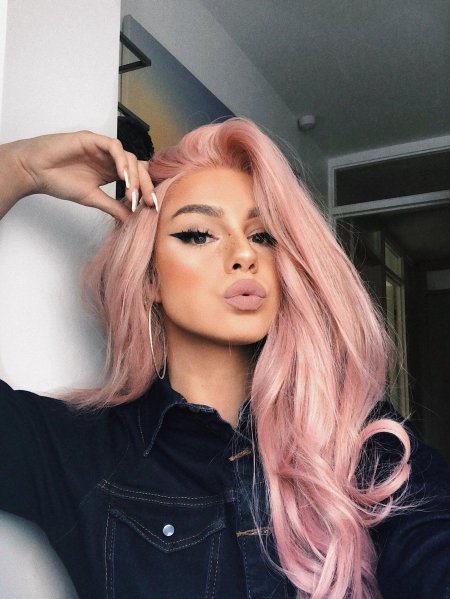 Розовый цвет волос