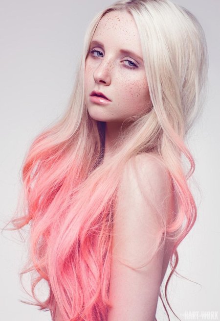 Розовые кончики волос