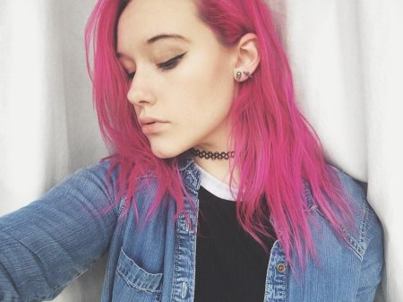 Розовые волосы