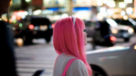 Фотосессия с розовыми волосами