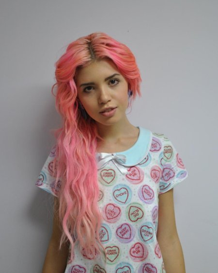 Девушки с розовыми волосами