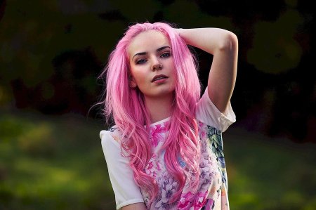 Вика блисс с розовыми волосами