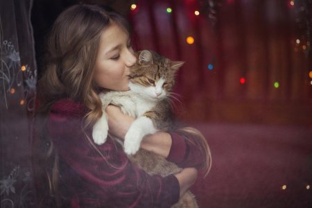 Девочка с котом