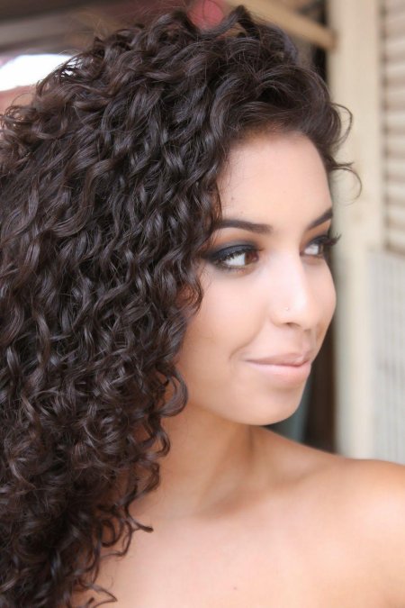 Прическа для кудрявых волос