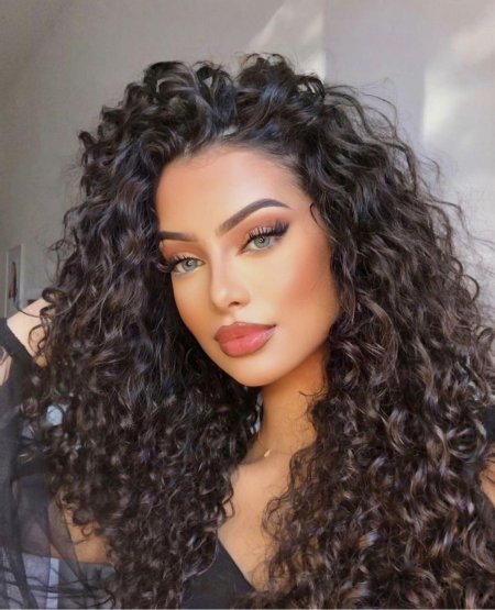 Прическа для кудрявых волос