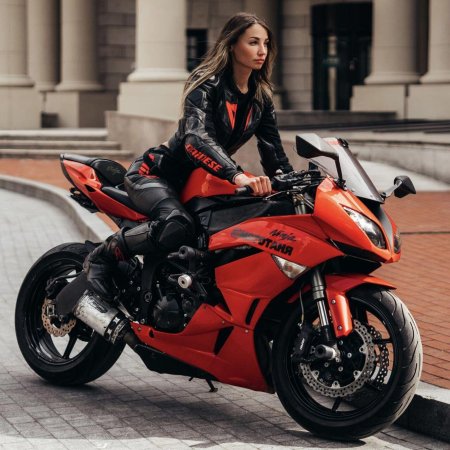 Самая красивая байкерша россии