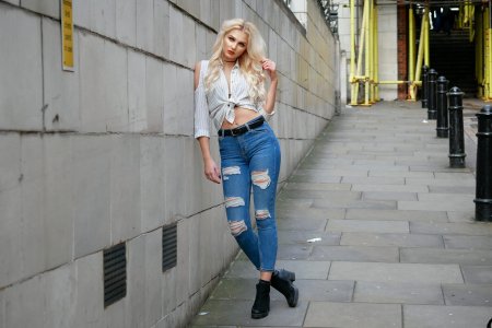 Холли эриксон в джинсах