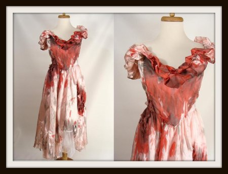 Платье в крови