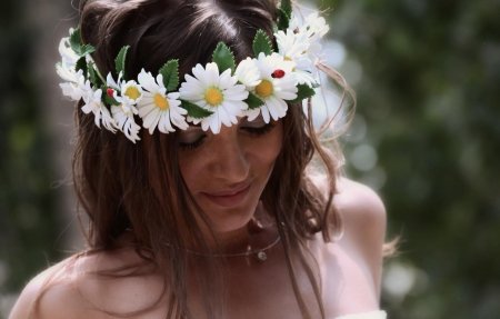 Венок из ромашек на голову