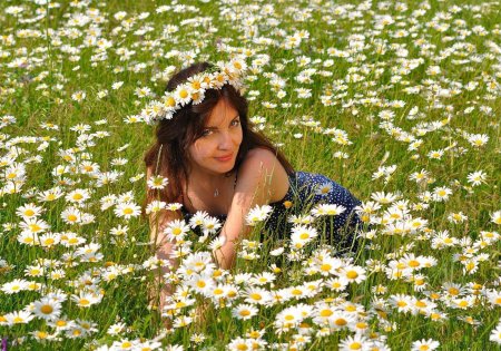 Девушка в ромашках