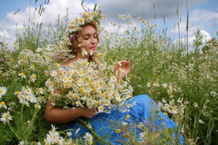 Девушка в ромашках