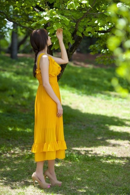 Желтое платье