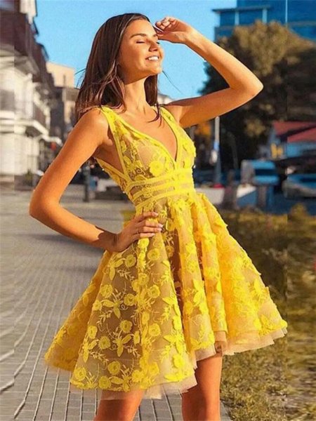 Желтое платье