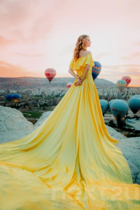 Желтое платье