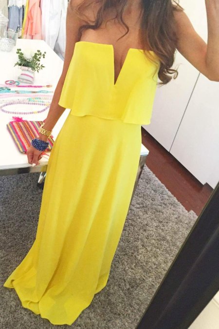 Длинное желтое платье