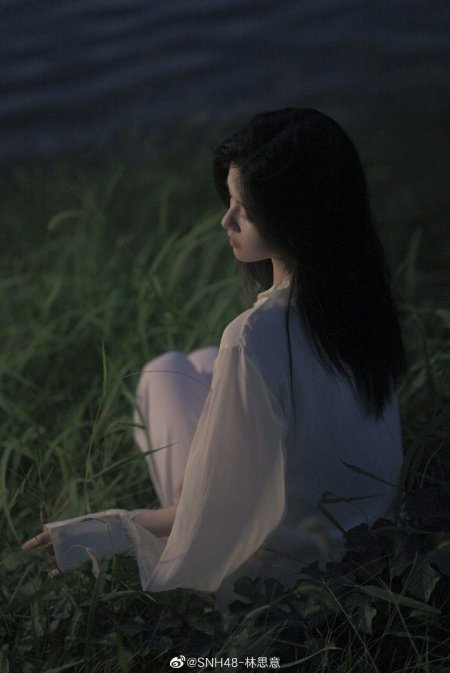 Красивая азиатская девушка