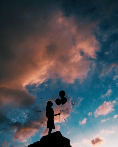 Девушка с шариками