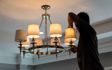 Монтаж люстры