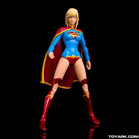 Фигурка супергерл