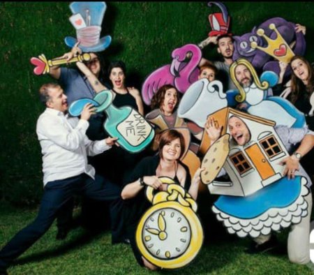 Фотозона алиса в стране чудес