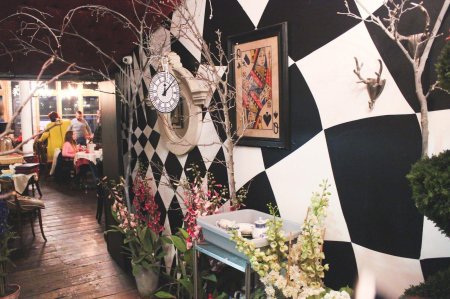 Декорации алиса в стране чудес