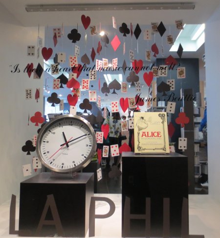 Алиса в стране чудес оформление