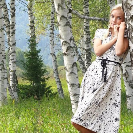 Девушка у березы