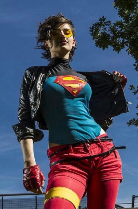 Косплей супермен девушка