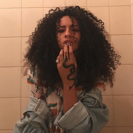 Кудрявые волосы эстетика