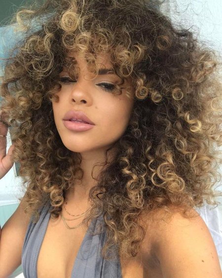 Кудрявая прическа женская