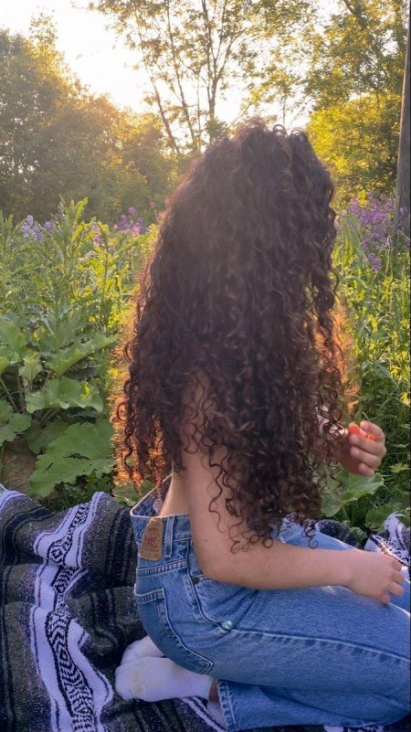 Длинные кудрявые волосы