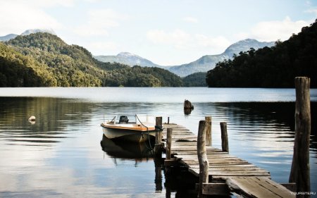 Озеро рица лодки