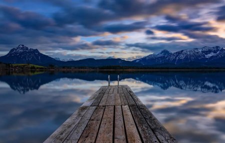 Красивый вид на озеро