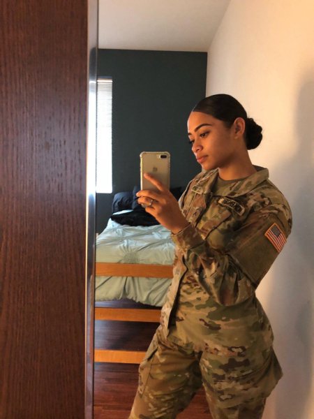 Красивые девушки военные