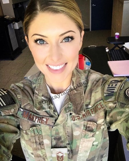 Lauren young военнослужащая