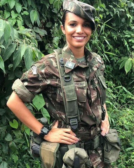 Девушка военной форме