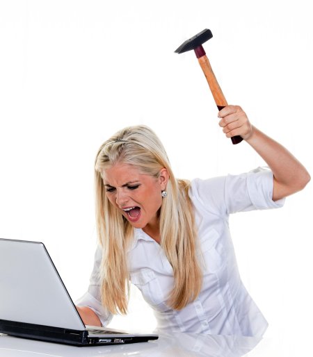 Женщина с молотком