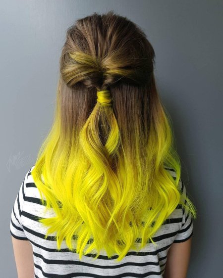 Жёлтые пряди в волосах