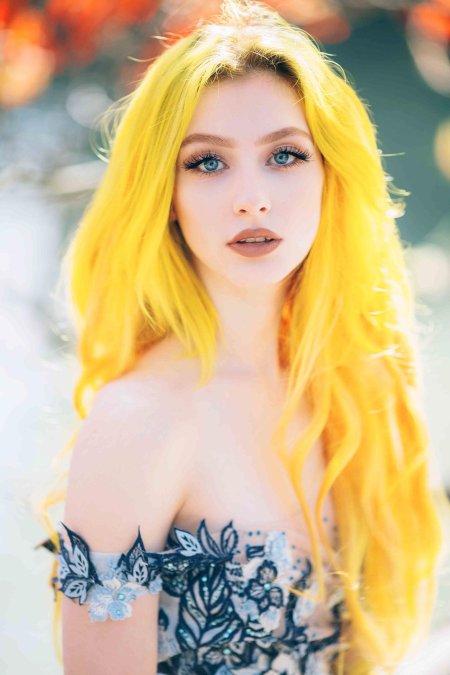 Волосы желтые