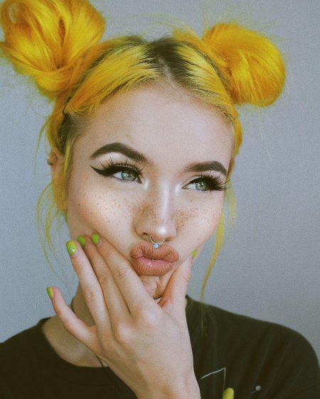 Макияж с желтыми волосами