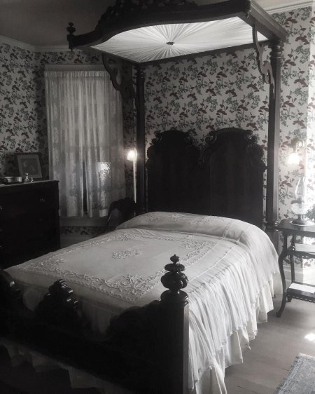 Спальня в готическом стиле