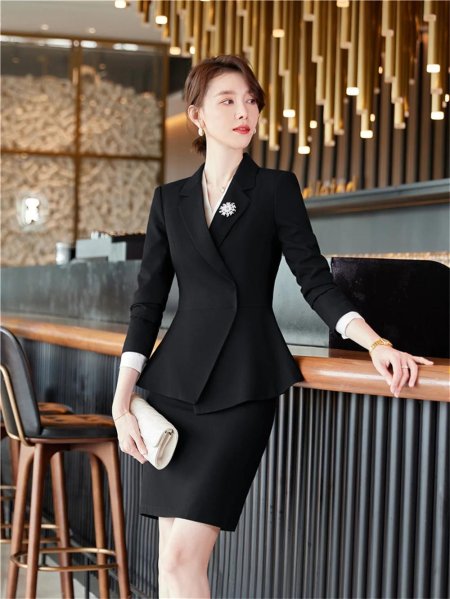 Костюм с юбкой офисный деловой