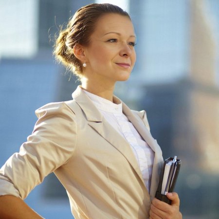 Красивая успешная женщина