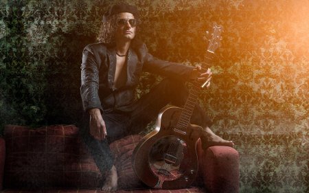 Мужчина с гитарой